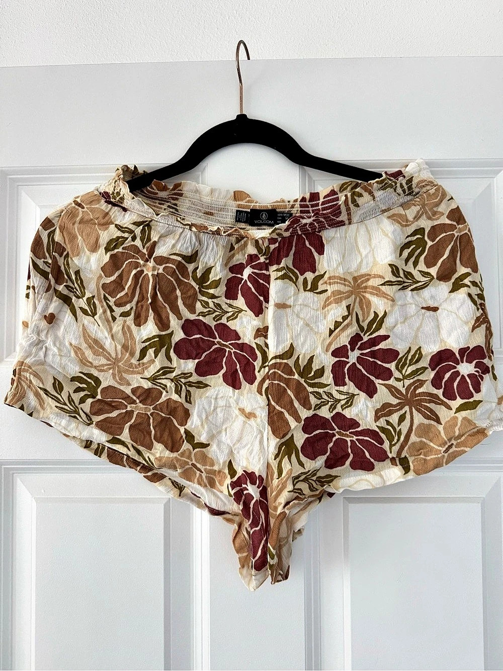 Volcom Floral High Waist Shorts & Crop top in White & Brown Large